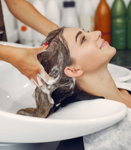 woman-washing-head-hairsalon